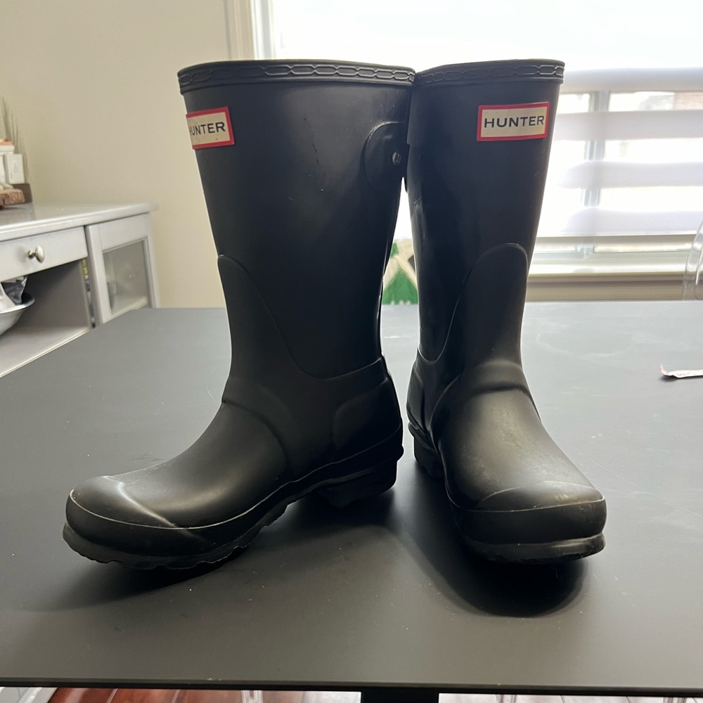 Hunter mid calf rain boots size 5.5